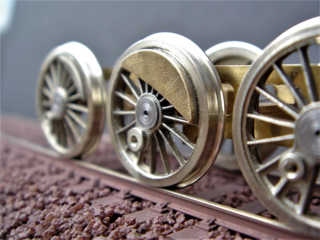 BR 41 039.jpg (581.22 KiB) 245645 mal betrachtet Die Gegengewichte habe ich nach dem Vorbild verstärkt.