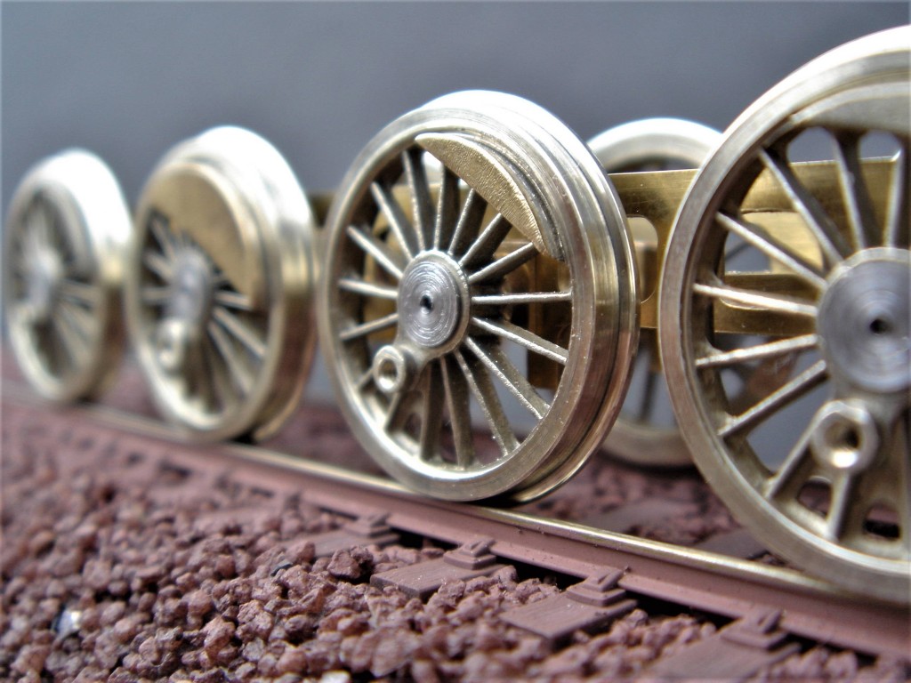 BR 41 038.jpg (623.49 KiB) 245645 mal betrachtet Die Gegengewichte der Treibräder sind verstärkt.