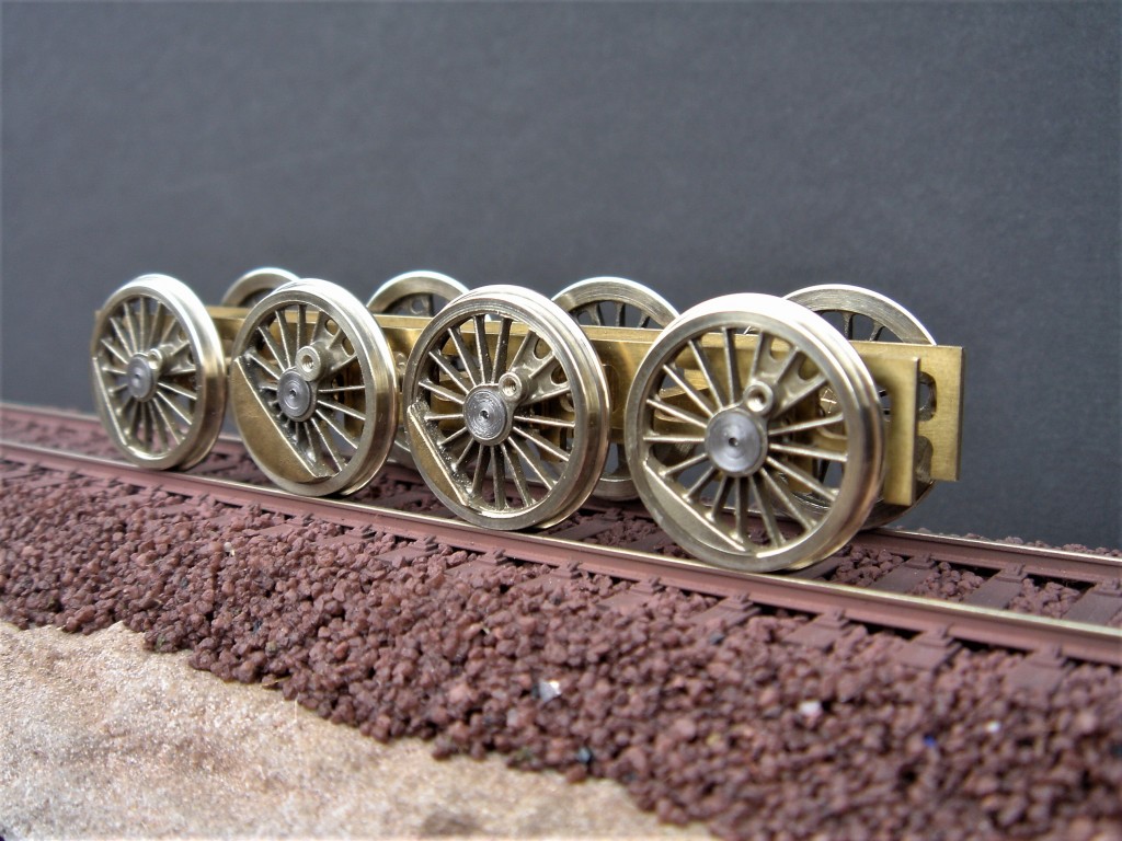 BR 41 034.jpg (1.03 MiB) 245671 mal betrachtet Die in Spitzen gedrehten Räder laufen sehr gut.