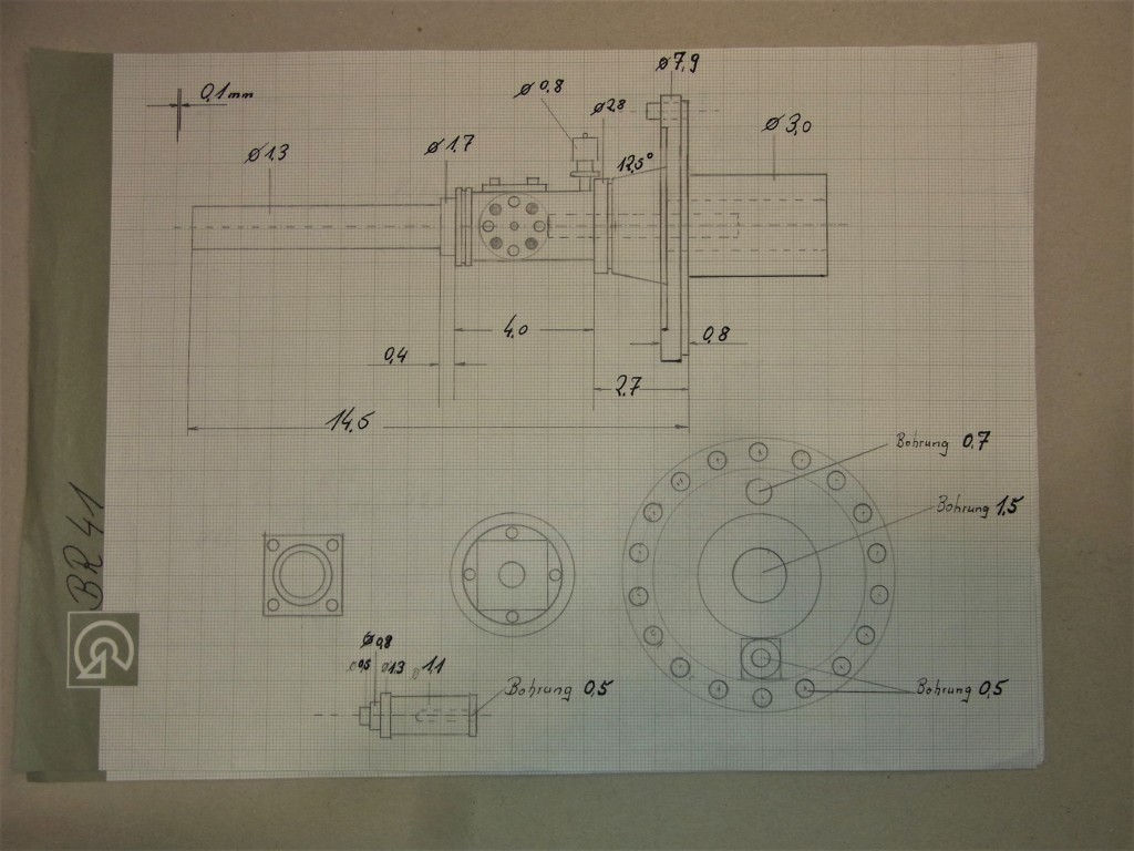BR 41 026.JPG (1.71 MiB) 246014 mal betrachtet Das Kolbenschutzrohr wird ebenfalls mit 3mm<br />Schaft im Zylinderblock eingesteckt.