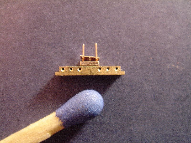 Das ist der obere innen Kreuzkopfteil mit der Platte für die Ölvorrichtung.