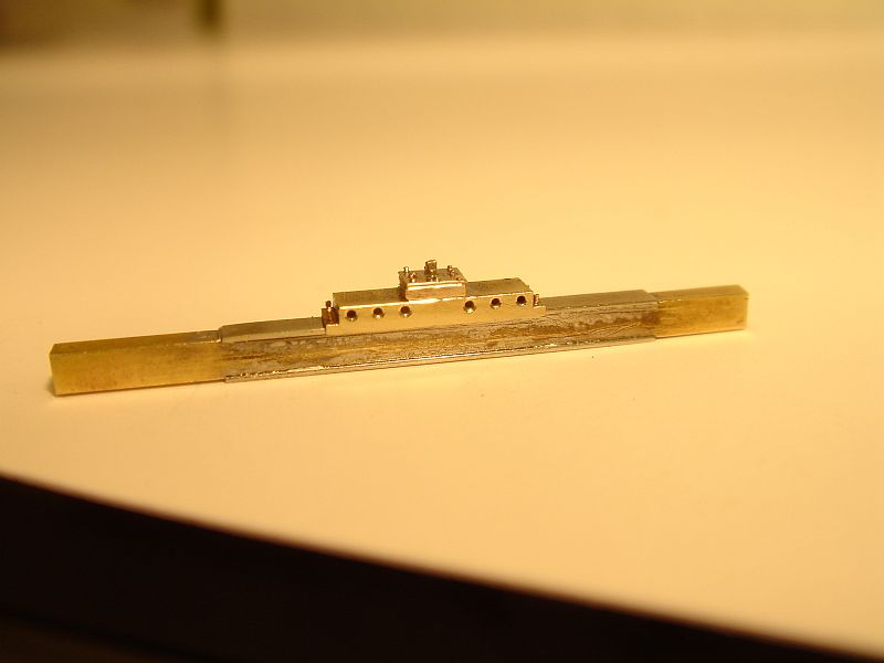 Das obere Innenteil liegt auf der Neusilber Kreuzkopfführung.