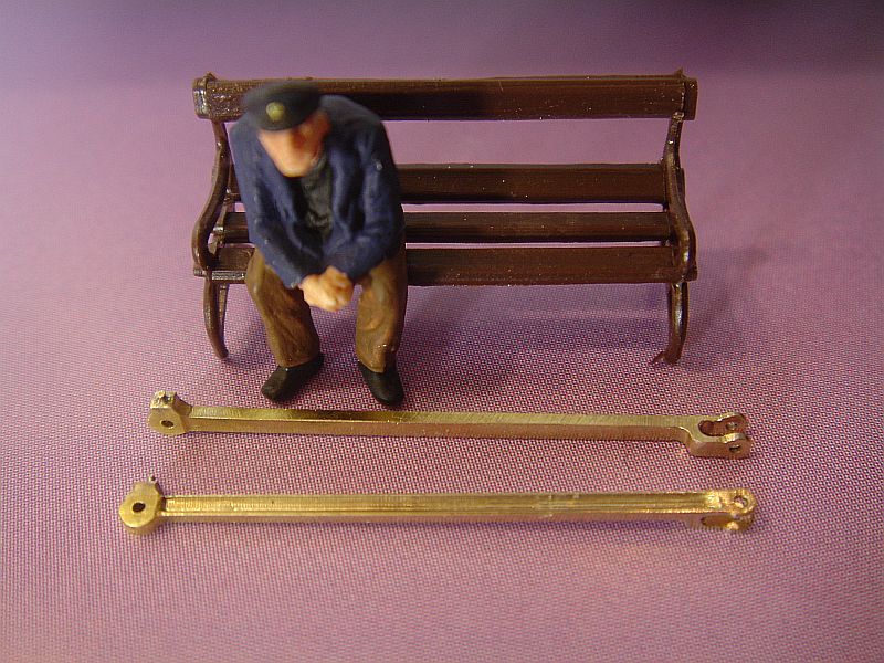 Nun versteht Opa Krause nicht, was Hans-Dieter für Schwingenstangen gefräst hat.<br />Was ist links oder rechts und sind die Vorbildlich?