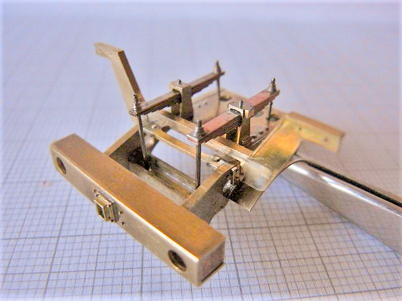 Die Herstellung der Blattfedern habe ich schon gezeigt.