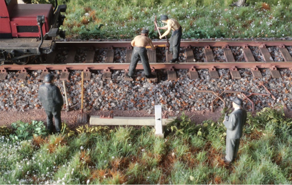 24 Schotter aufhacken _kl.JPG