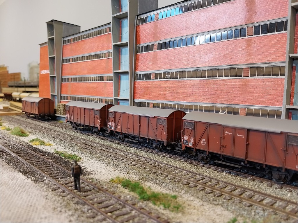 Bild 3 schwarzes Gleisbett-min.JPG