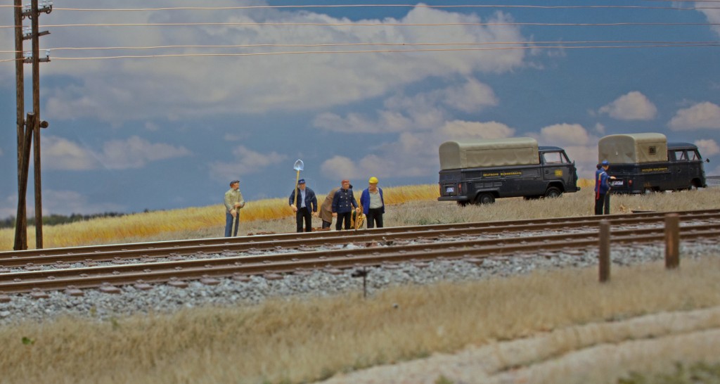 (11)_12436 Warten auf vorbeifahrenden TEE.jpg