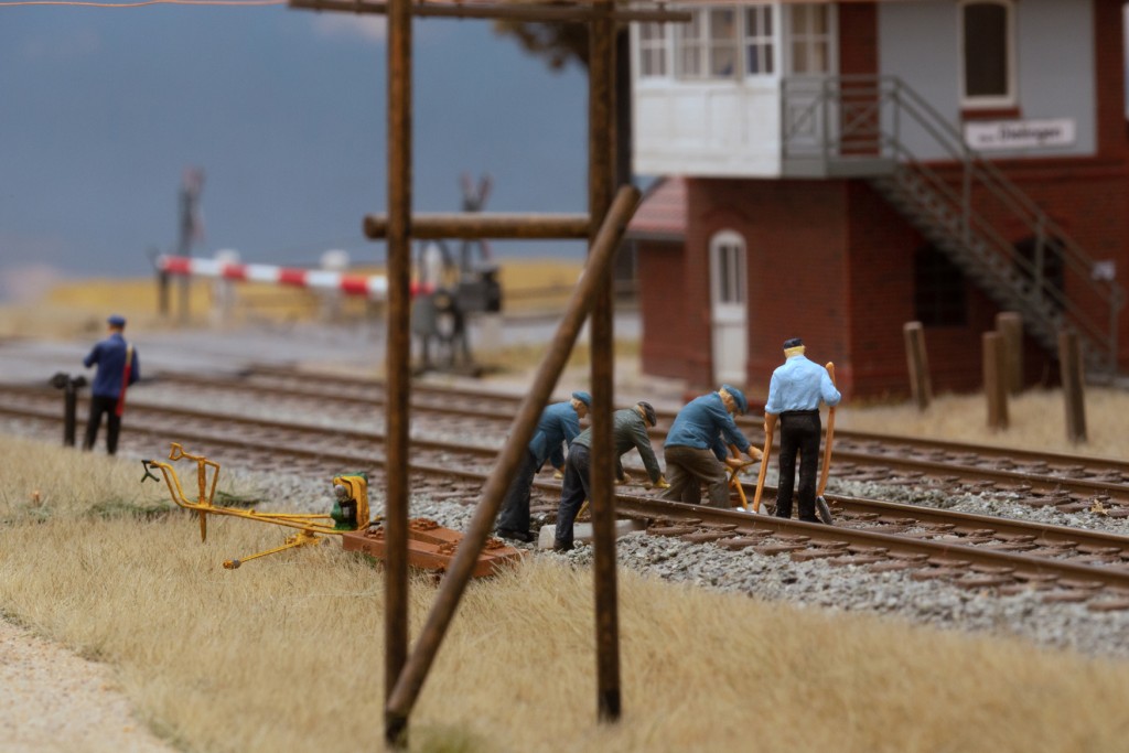 (14)_12478 Einziehen zweite Betonschwelle.jpg