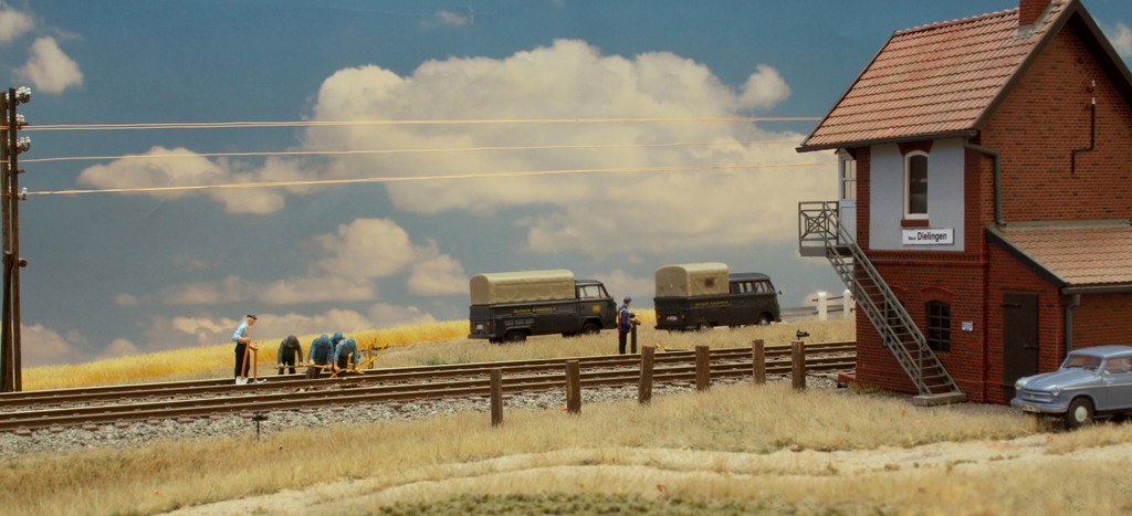 (15)_12482 Einschieben der zweiten Betonschwelle.jpg