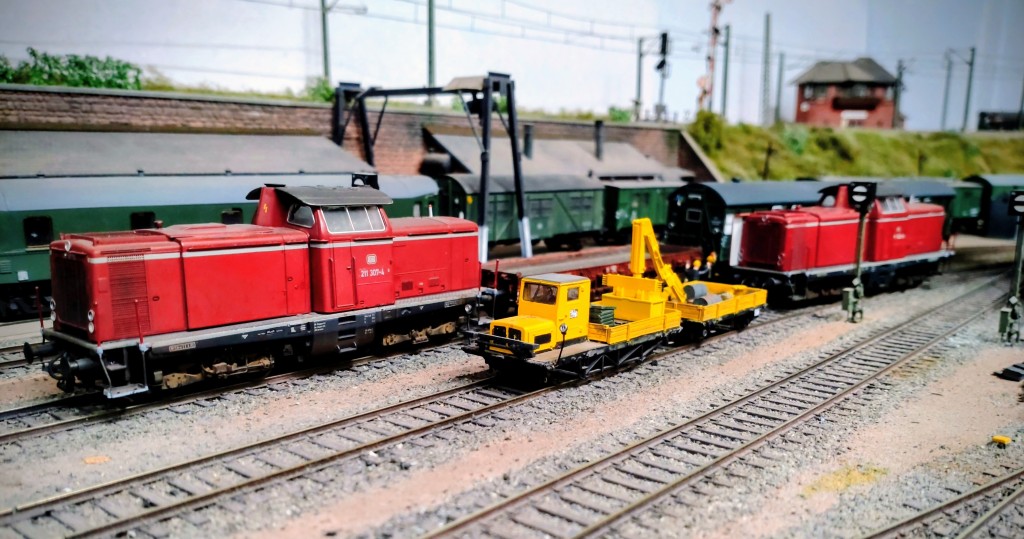 DSC_4160~4 Der Hilfszug und ein Skl sind zur Bergung eingetroffen..jpg