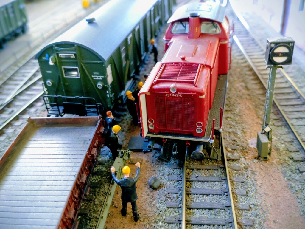 DSC_4157~2 Eile scheint geboten, es läuft Treibstoff aus..jpg